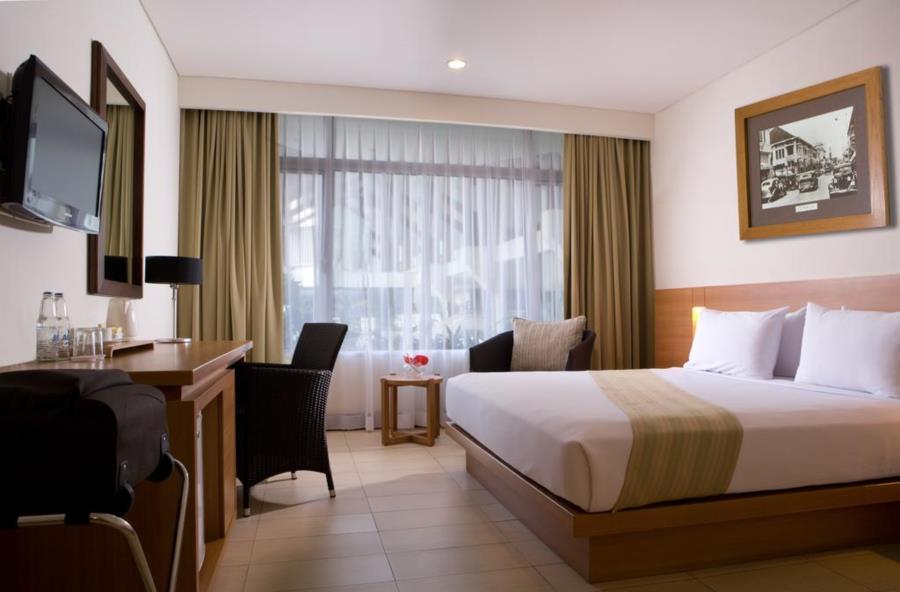 Hotel Santika Pasir Koja Бандунг Екстериор снимка