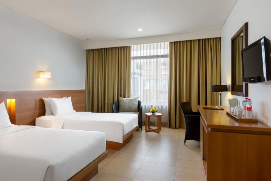 Hotel Santika Pasir Koja Бандунг Екстериор снимка