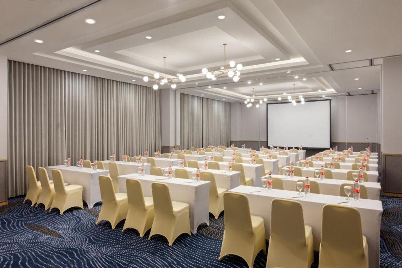 Hotel Santika Pasir Koja Бандунг Екстериор снимка