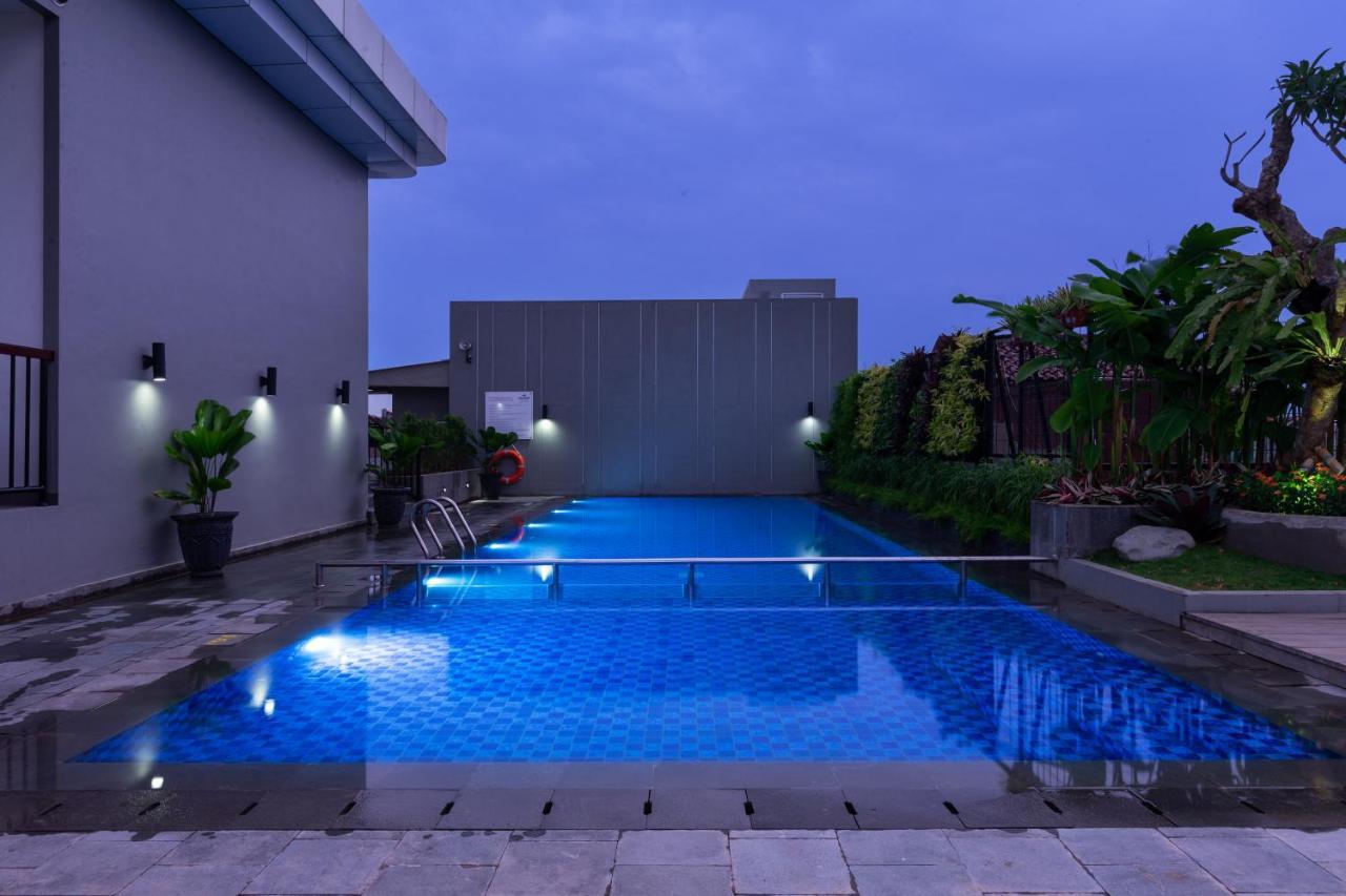 Hotel Santika Pasir Koja Бандунг Екстериор снимка
